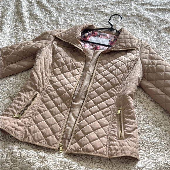 Cream and Gold Jacket with Elegant Design - Picture 1 of 7